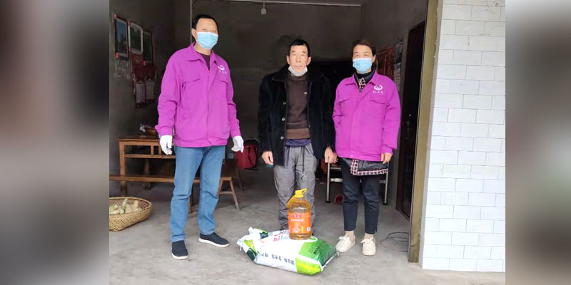 紅土地！履行企業(yè)責(zé)任，助理鄉(xiāng)村振興，慰問(wèn)困難群眾(圖4)